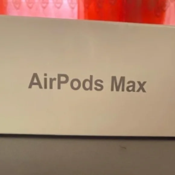 Apple Airpods MAX Space Gray - New in Box. Noise Cancelling with Case